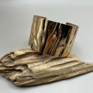 Luxury Gold Toned Cuff Bracelet -Elegant Jewelry for the Modern Lady